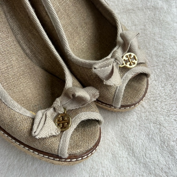 TORY BURCH Jackie Wedge Espadrille Platform Peep Toe Tan Shoes - Picture 13 of 14